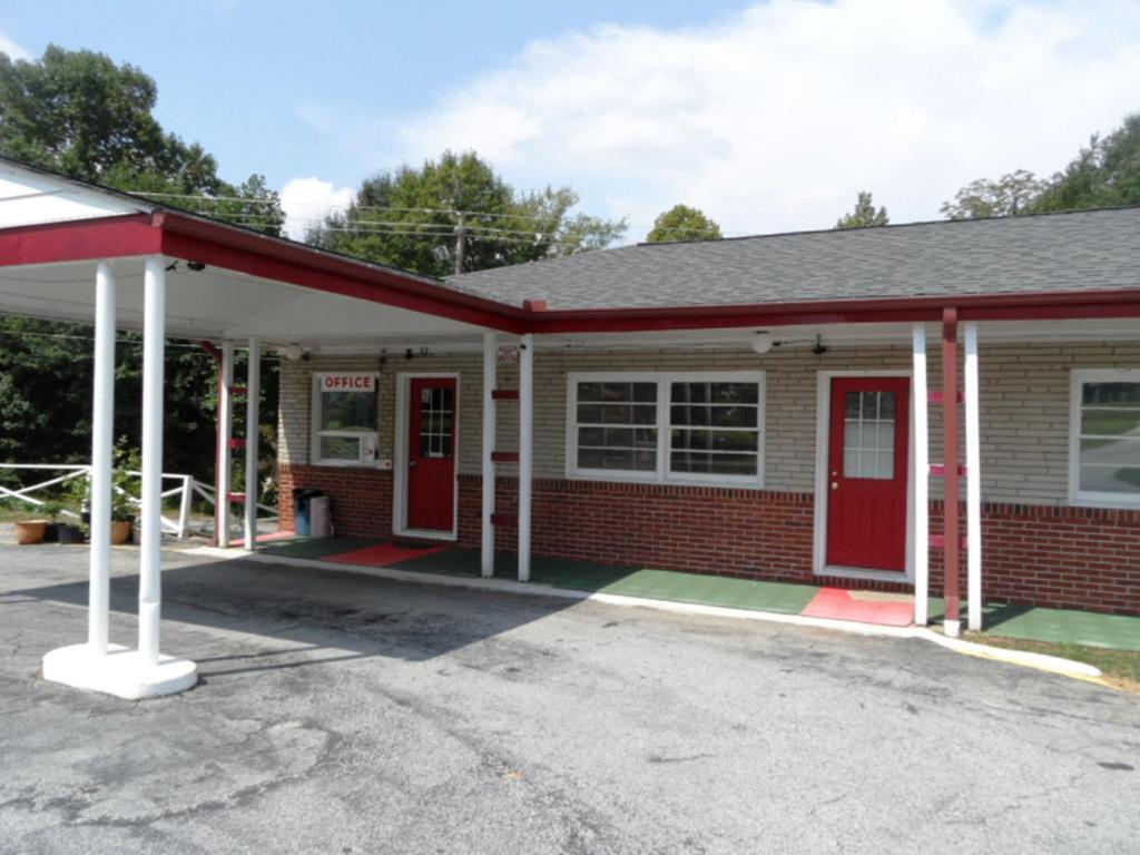Skyland Motel - Cornelia Exterior foto